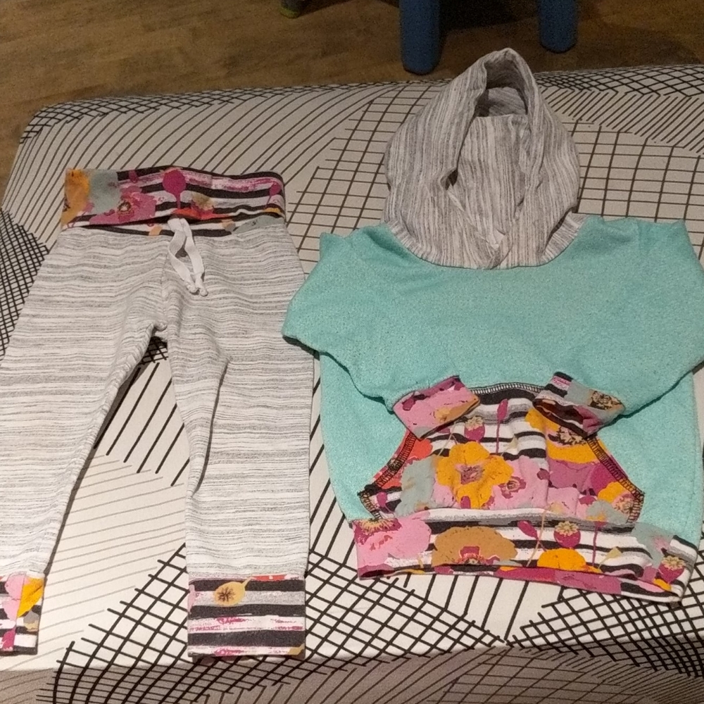 Gigi and Max Flower Hoodie & Pant Set